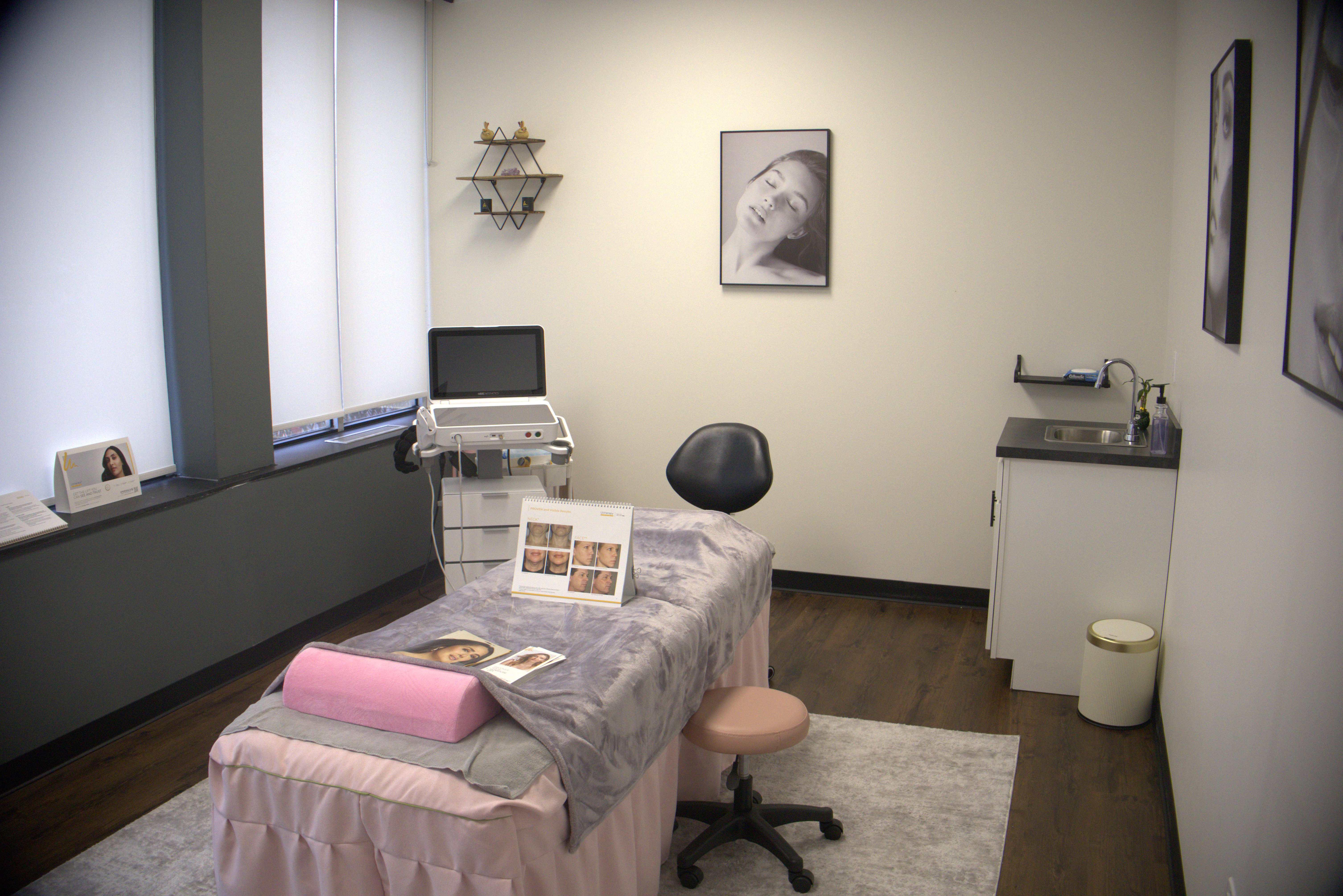Modern treatment room with advanced laser equipment and comfortable seating